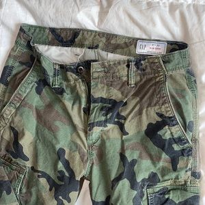 Vintage gap camo cargo pants 31/30